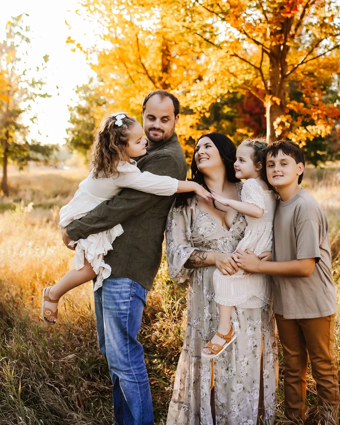 Sometimes those short sessions end up with a full session gallery&hellip; and I&rsquo;m okay with that 🤣

#cedarfallsphotographer #iowaphotographer #iowafamilyphotographer #cedarfallsfamilyphotographer #cedarvalleyphotographer #lighttexturetones #bo