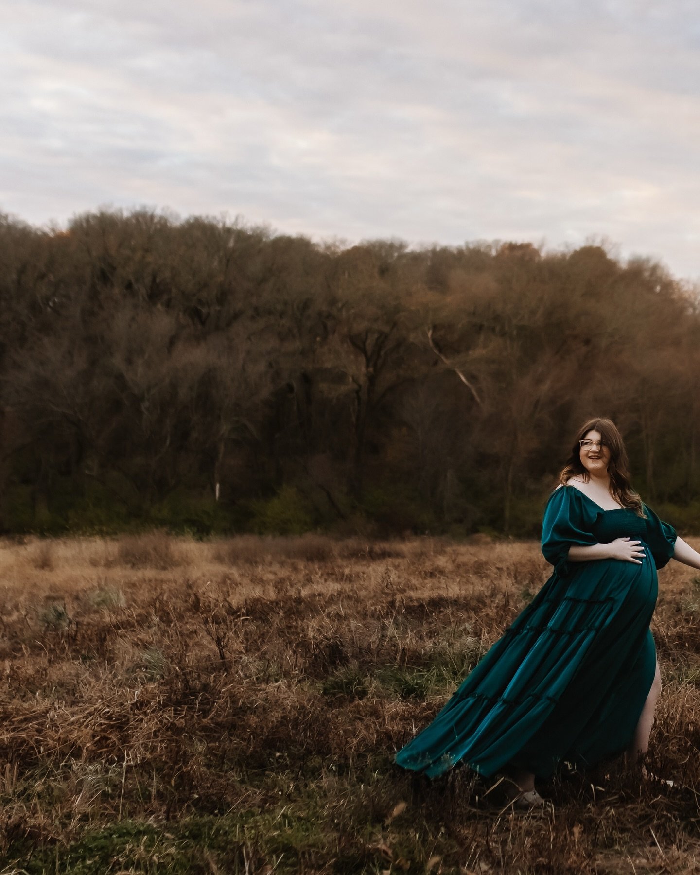 Wild + romantic + moody AF
It&rsquo;s speaking to my soul 🥰

#cedarfallsphotographer #iowaphotographer #iowamaternityphotographer #maternityphotography #motherhoodrising #motherhood_illuminated #wherewildmeetsdreamy #moodychaoticmoments #thephotogra