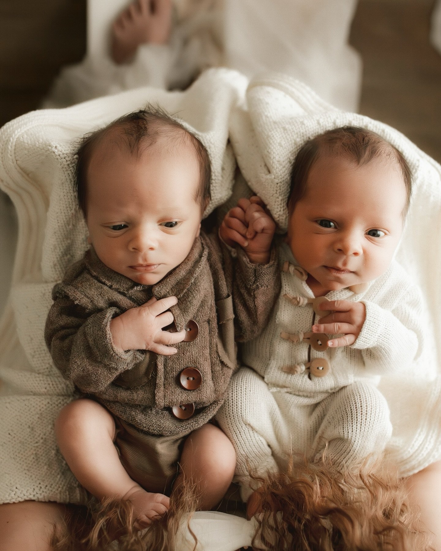 What did I do today?? 
Well&hellip; take a look at this 🥰

#cedarfallsphotographer #iowaphotographer #iowanewbornphotographer 
Newborn Session. Lifestyle Newborn Photography. Twins. Twin Newborn Session. Iowa Photographer. Pregnancy. Baby Photograph