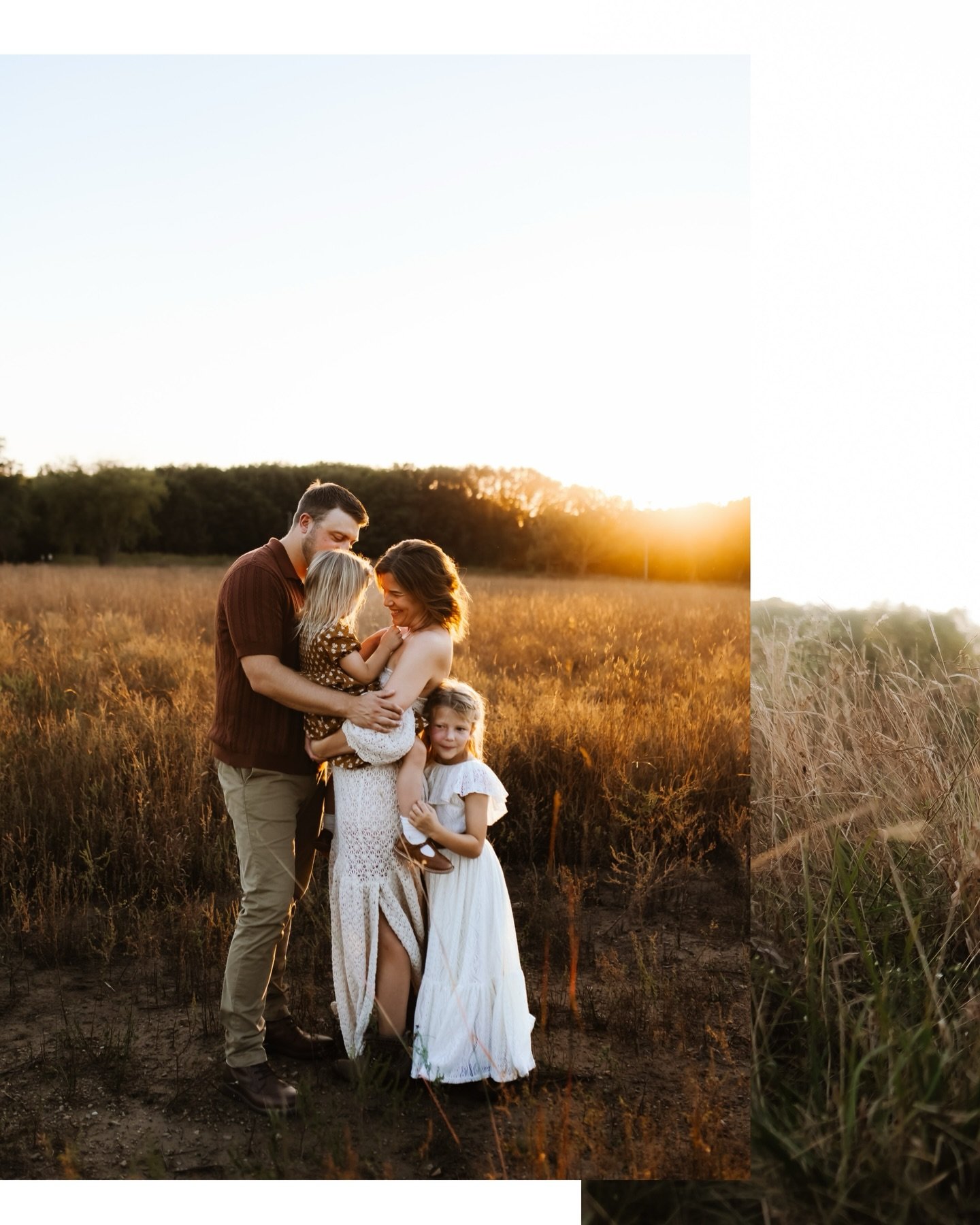 It&rsquo;s that season again&hellip; 
Where all of the photographers are pulling late nights and sacrificing family time to get photos delivered in time for Christmas cards to be ordered. 

It&rsquo;s also the time when all of said photographers have