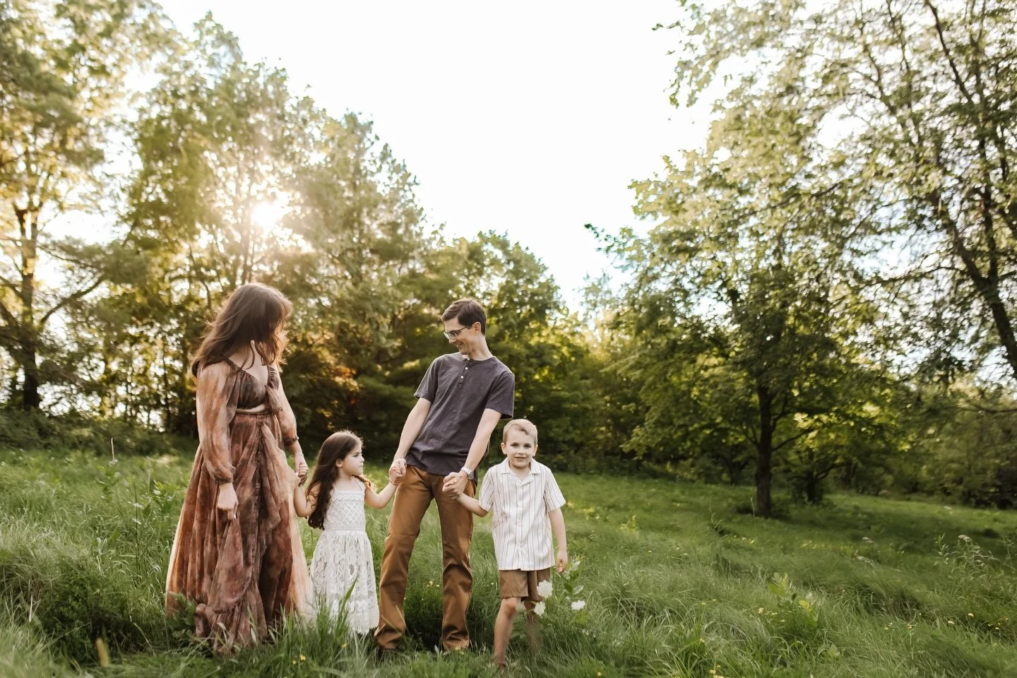 Family photos but make it&hellip; personal and highlights your kids personalities. 

Family photos but make it intentional and well executed with all the details hashed out and planned for by me. You&rsquo;ve got enough to worry about, I got this.

F