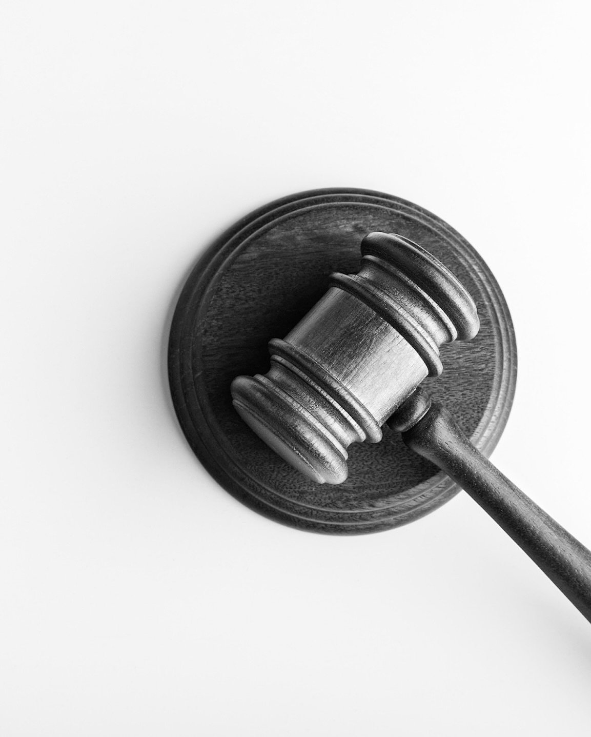 Art Case Snapshot 🖼️
 Last week, Disney and Universal filed a federal lawsuit against AI company Midjourney Inc. in California, alleging direct and secondary copyright infringement.

The studios claim Midjourney is generating and distributing AI-cre