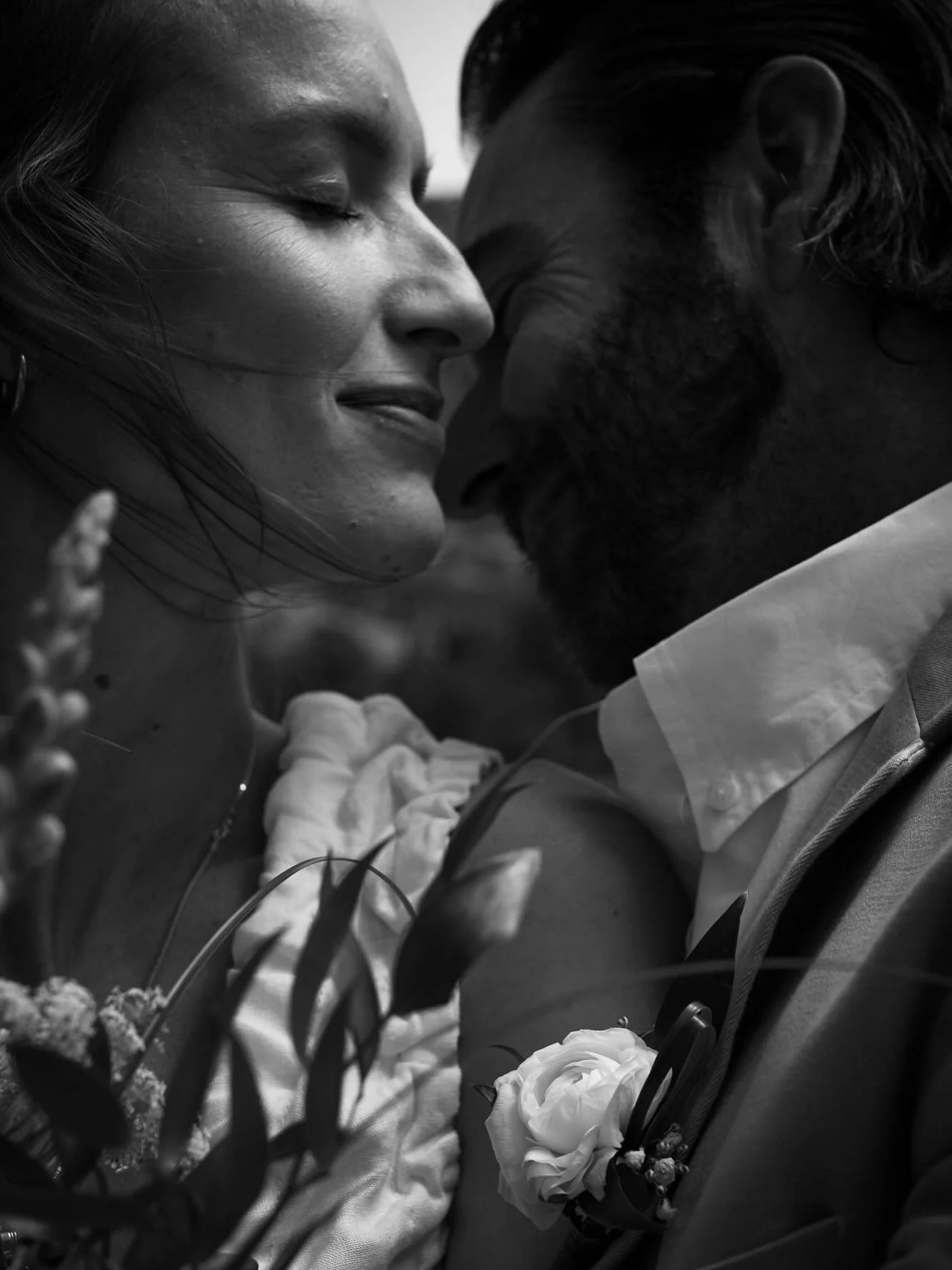 We did it!!!! Husband and Wifey &hearts;️🥹 Full of bliss and grateful to ride this wave of life with my surfing cowboy @stephensmiiith 💚🏄&zwj;♀️🏄🏻&zwj;♂️
15.04.2026 Love Land, CO

Thank you for the photos @mthurk 😌