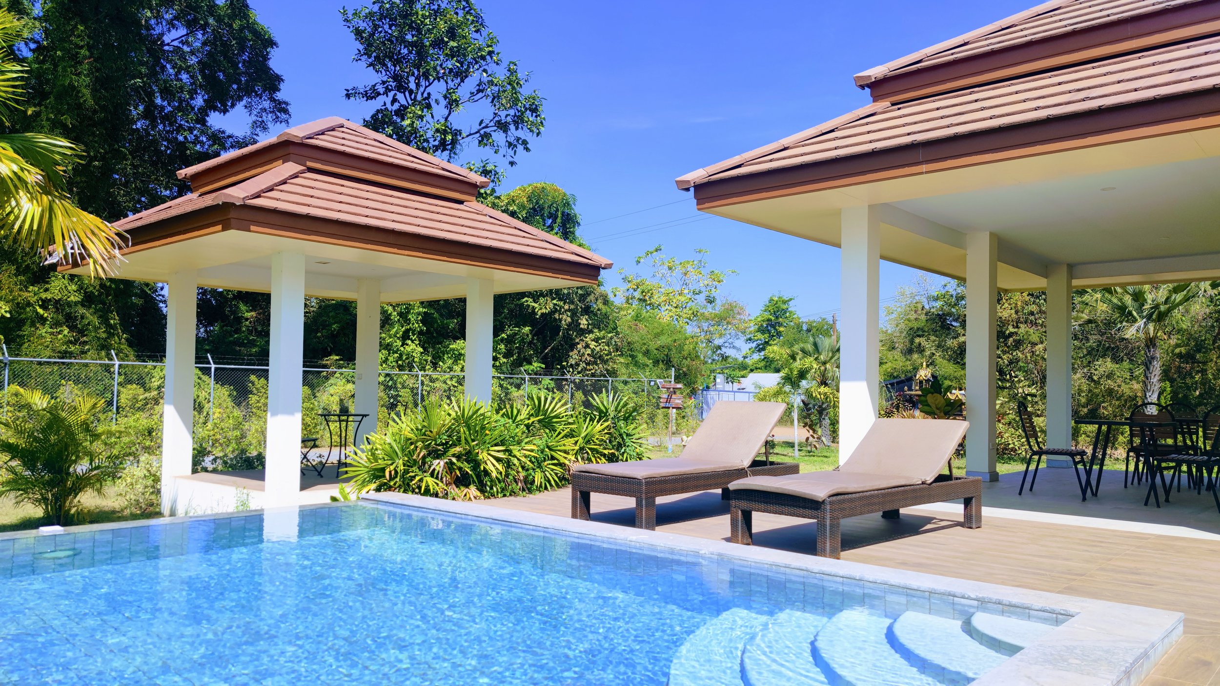 Salt water infinity pool in Udon Thani Isan Thailand boutique bungalow hotel
