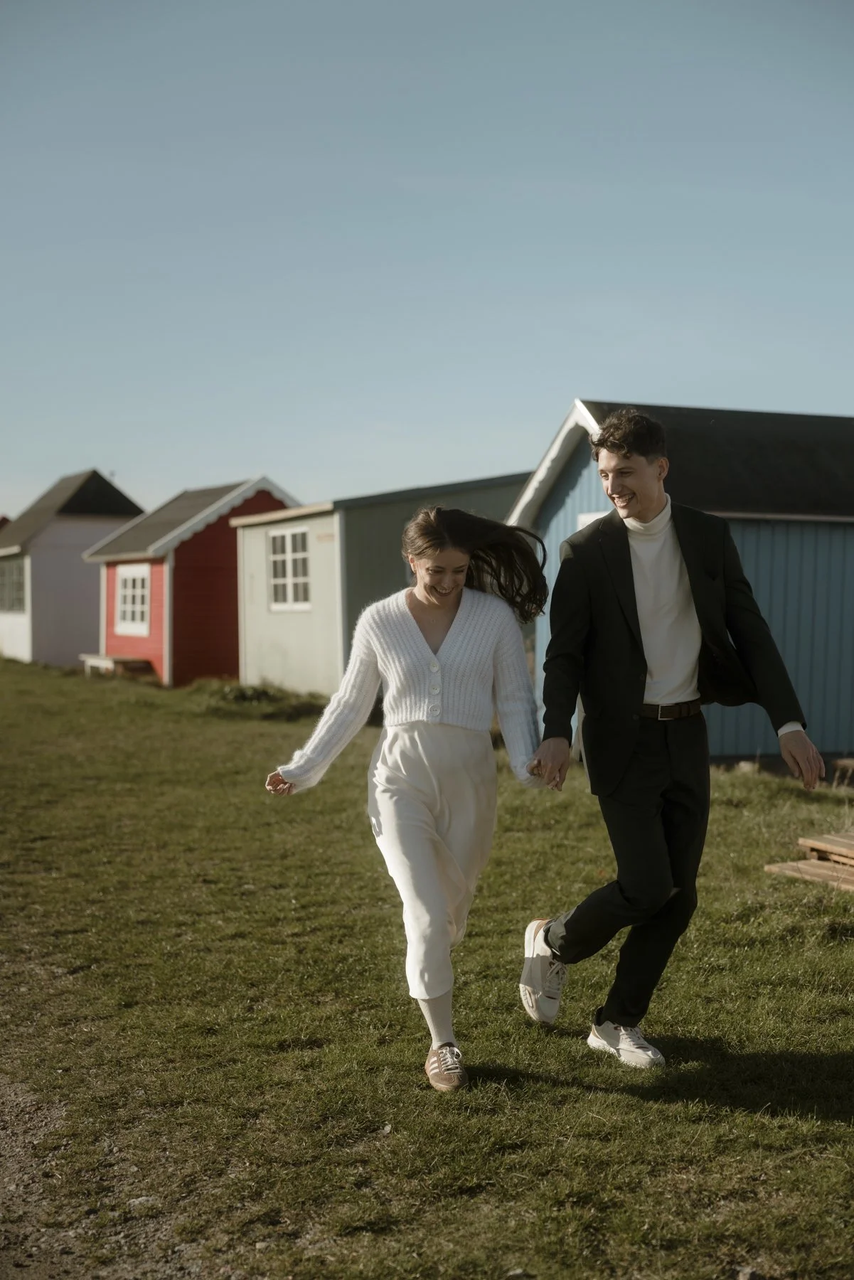 wedding couple running in Ærøskøbing