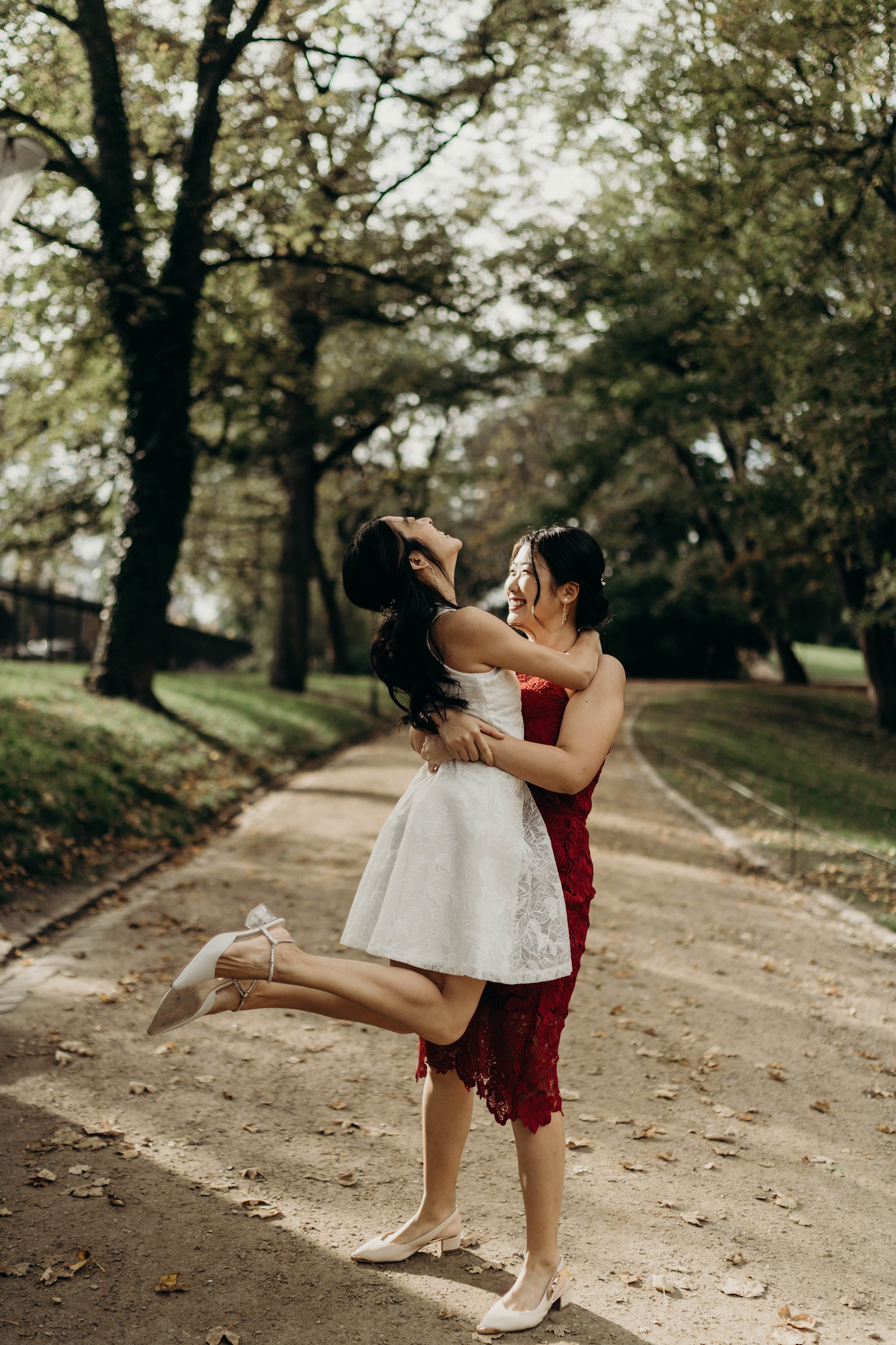 3 Couple's Poses That Result in Magical Wedding Photos - TLIC Wedding  Photography & Wedding Videography