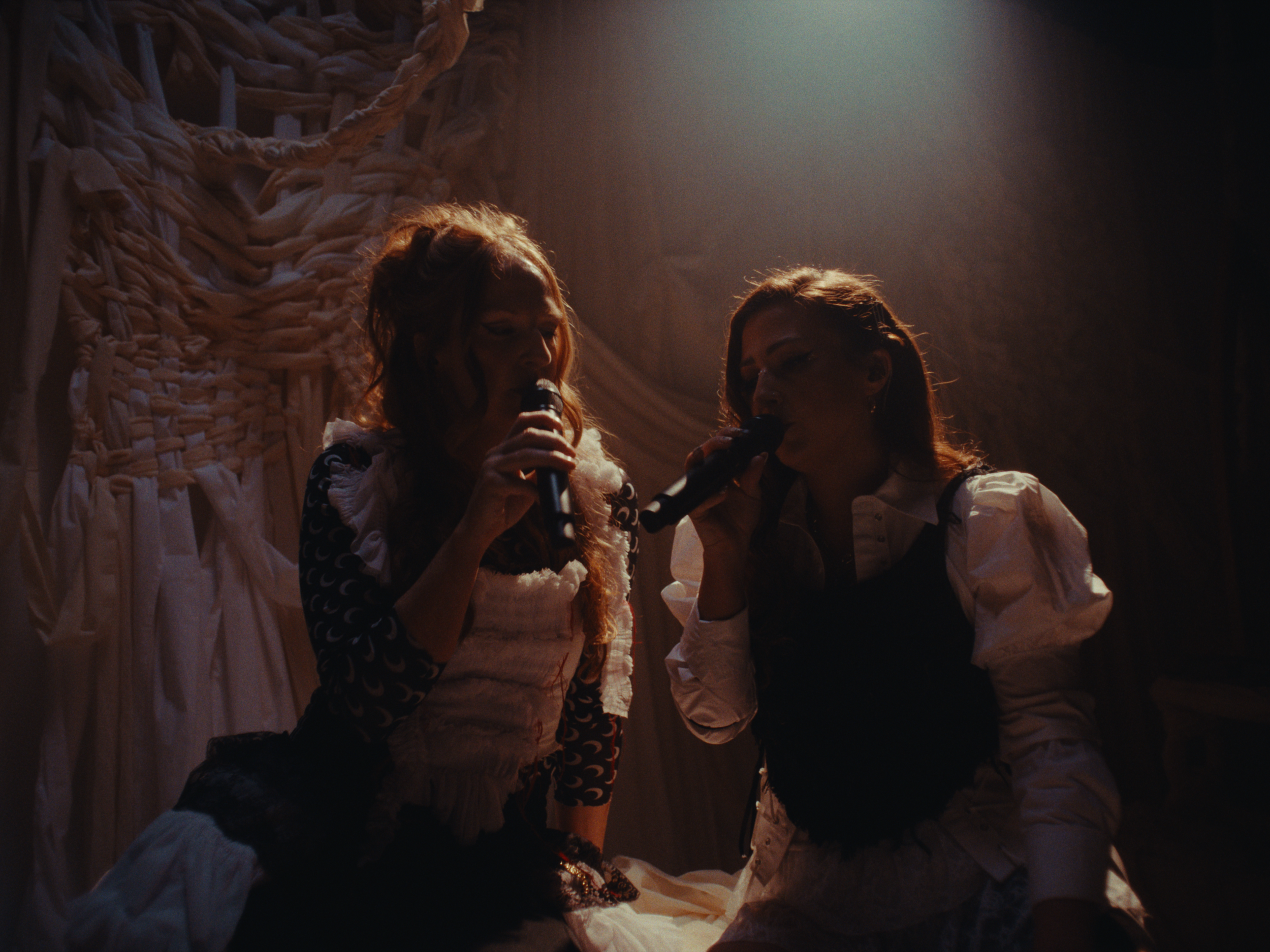 Biird_Love Buzz_Still-29.png