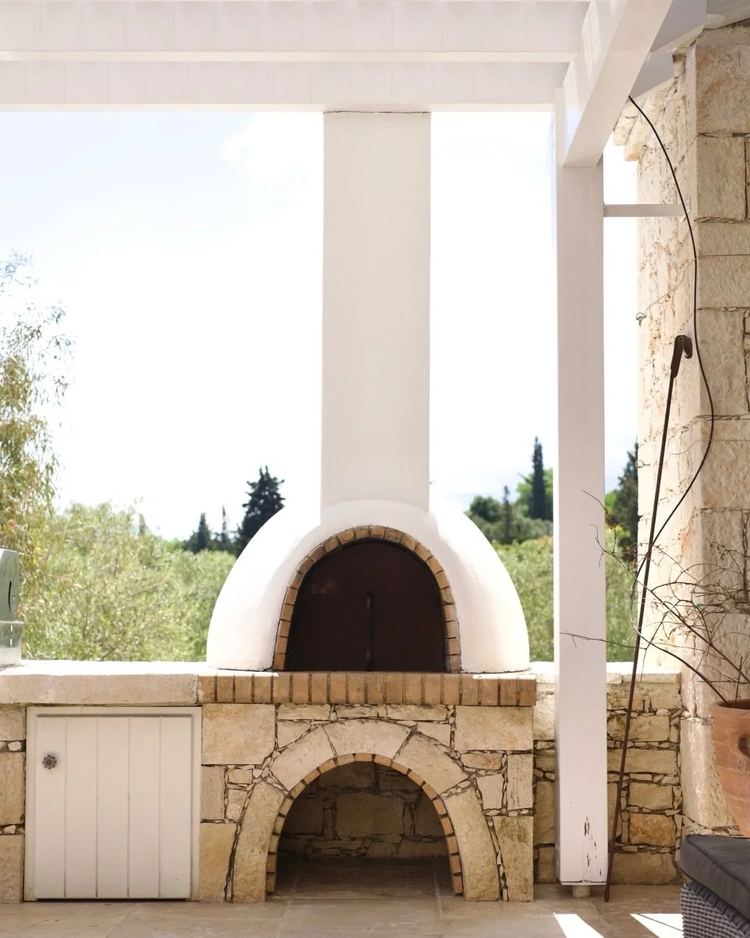 Slice, sip, repeat 🍕🍷 
⠀⠀⠀⠀⠀⠀⠀⠀⠀
Do you prefer Villa nights over restaurant nights? Host your own pizza party at Villa Lagaria!
⠀⠀⠀⠀⠀⠀⠀⠀⠀
Our pizza oven has become the heart of family nights in ❤️ 
⠀⠀⠀⠀⠀⠀⠀⠀⠀
#Pizza #PizzaOven #VillaLagaria #LuxuryV