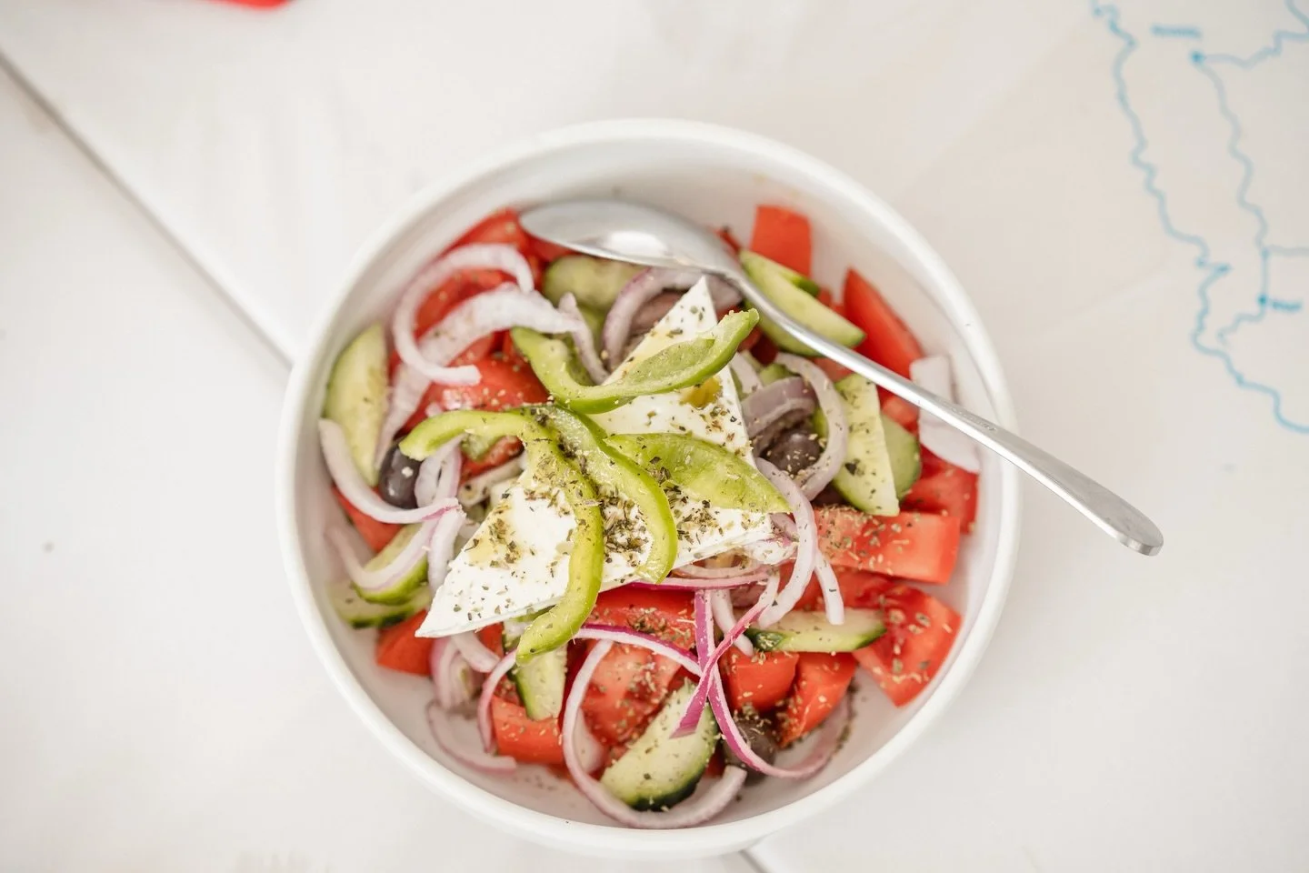 Sun-ripened tomatoes, creamy feta, a drizzle of olive oil &mdash; simple never tasted so good. 🫒🍅
⠀⠀⠀⠀⠀⠀⠀⠀⠀
#GreekSalad #TasteOfGreece #MediterraneanFlavours #VillaLagaria #SimplePleasures 🥗✨