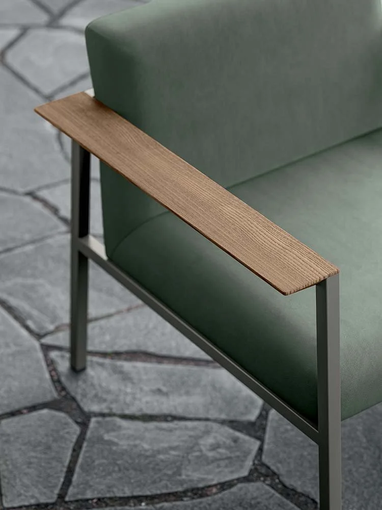 Divani-e-poltroncine-Living-ADO-per-Aree-comuni-Area-dattesa-Residenziale-Hospitality-Hotel-Bar-e-ristorante-4 (1).jpg