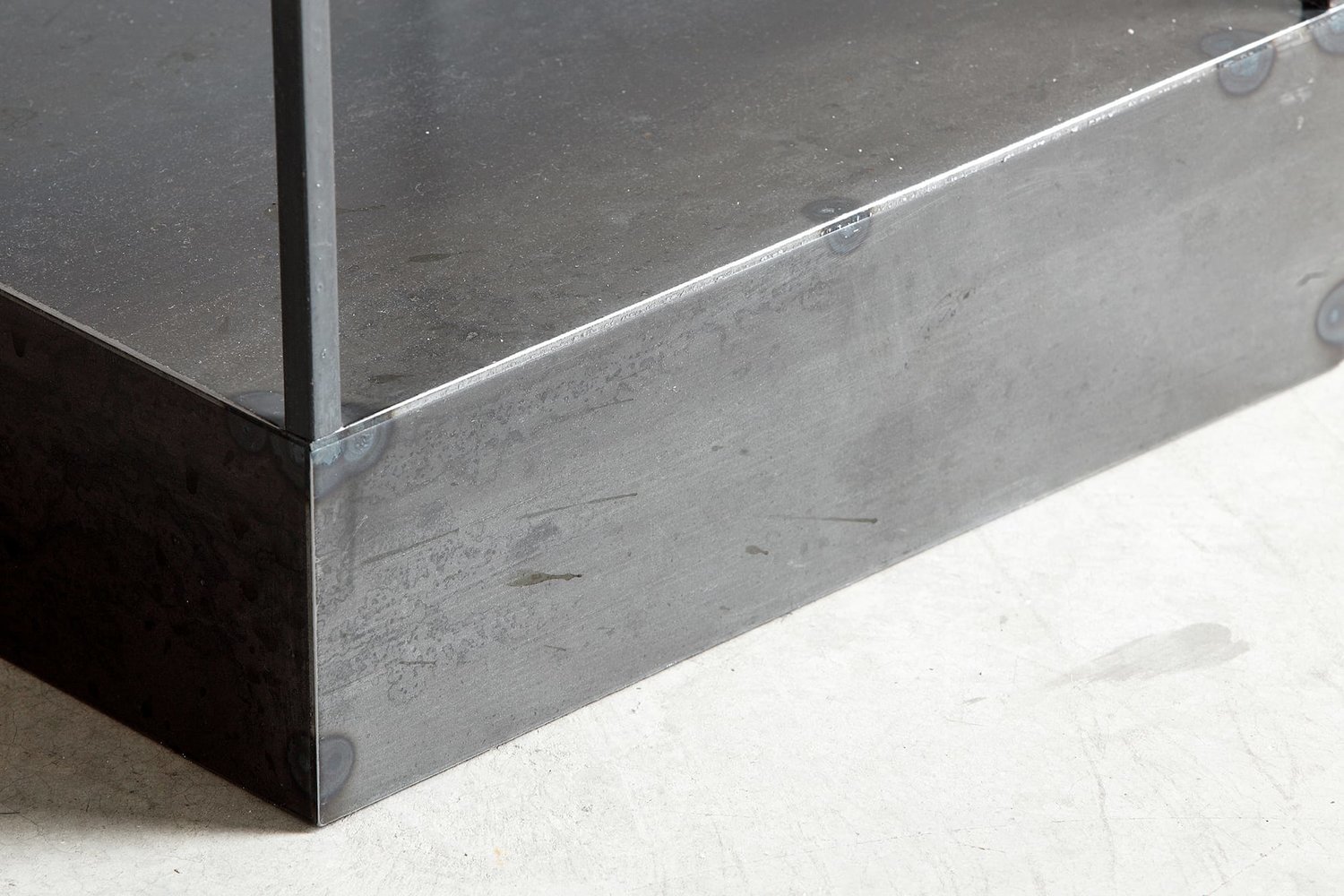 TOPOSWORKSHOP_-TABLES_TETRAGON_CEMENT_METAL-9.jpg