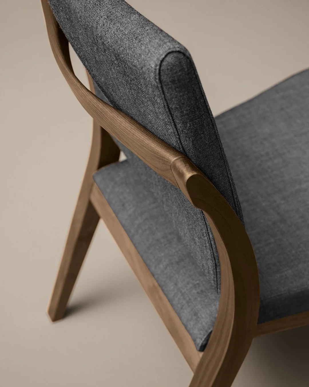 piaval_mamy_chair_contract_66-11-1_detail-2.jpg