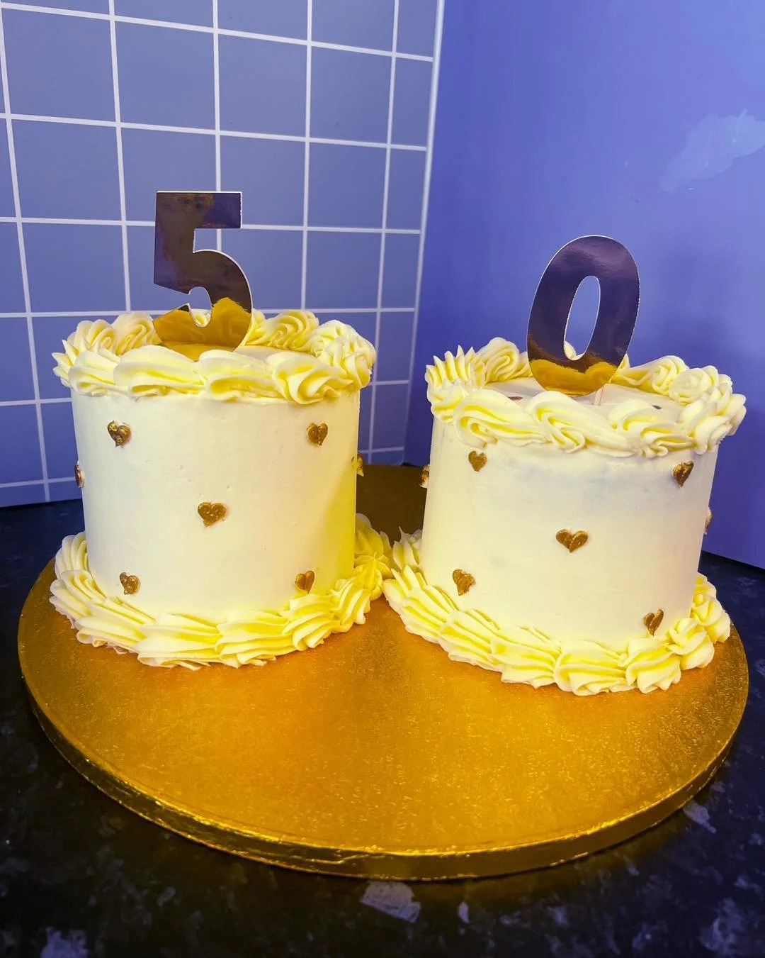 Anniversary cake!! Two bentos, one Victoria sponge, and one red velvet cake, to celebrate a 50th Anniversary 🤍 50 years, that is defo an achievement that deserves cake 🍰 

I&rsquo;m loving making mini cakes atm!! They&rsquo;re just bloody cute. Dec