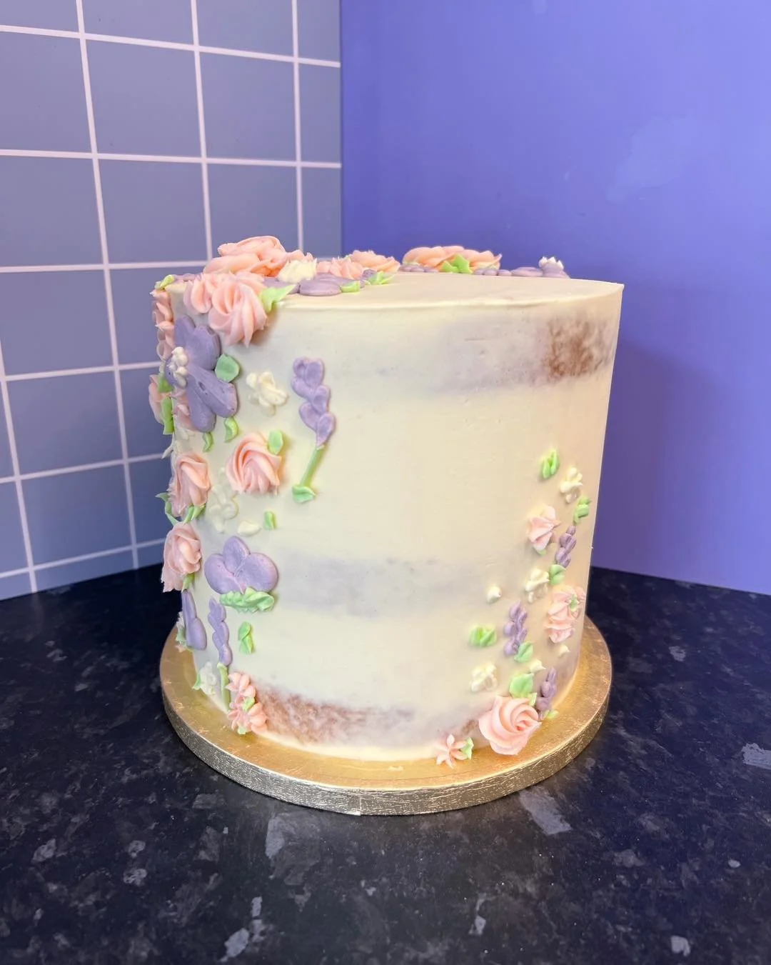 Another semi naked style cake, this time decorated with hand piped florals! In a pink and purple pastel colour theme, I had so much fun &lsquo;freestyle&rsquo;ing these flowers 💐 

 #fyp #bakewithlil #wiltshirecakes #cakesofinstagram #wiltshirebakes