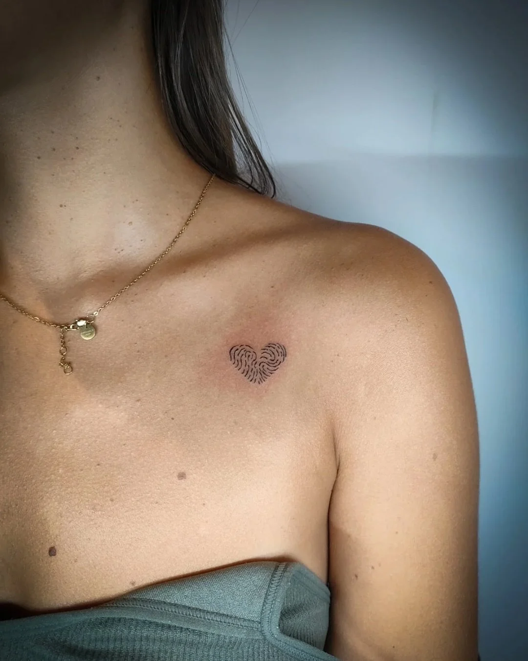 Un petit c&oelig;ur sous forme d&rsquo;empreinte digitale r&eacute;alis&eacute; par @zaloula_ 
___________________________

Informations et demandes de projets : 
- par DM : @zaloula_ 📨
___________________________

L&rsquo;Atelier Tattoo - 9 bouleva