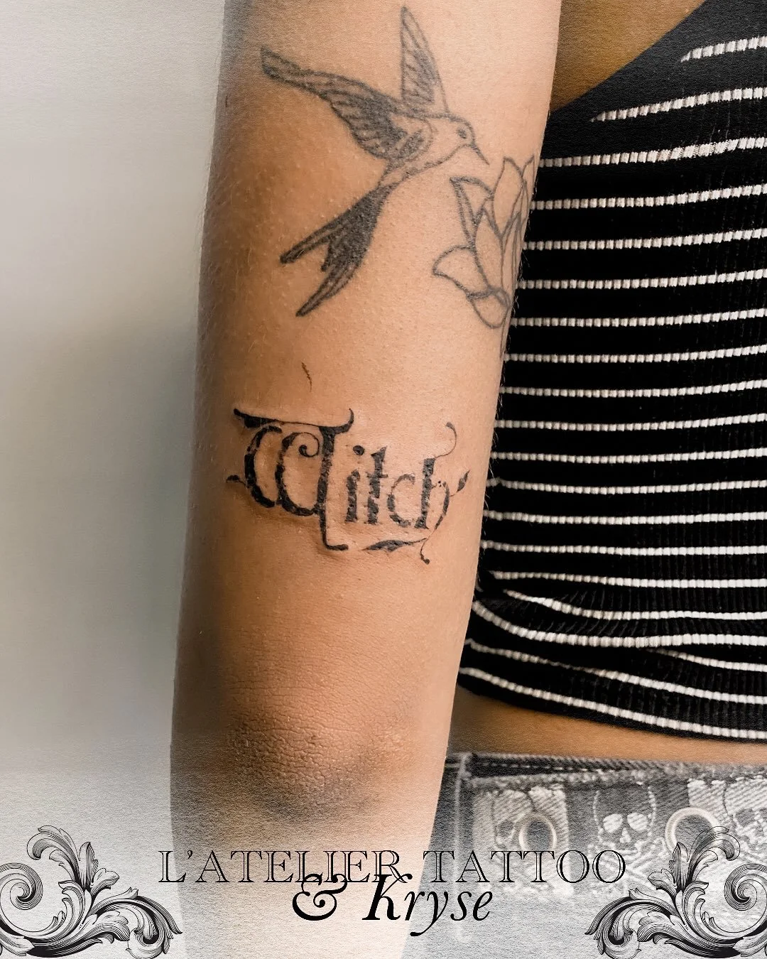 Lettrages textur&eacute;s r&eacute;alis&eacute;s par @kryse_ttt 
Tu aimes ? Fais vite il reste quelques flash dispos 
.
@kryse_ttt 
@emalla.official 
@emalla_france 
@probodysupply 
@caenjaimemapeau 
.
#lettragetattoo #flashtattoo #witchytattoo #auto