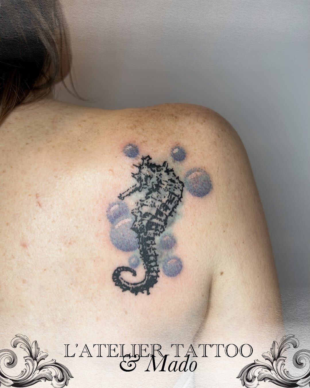 Incroyable cover r&eacute;alis&eacute; par @madonyourskin 🪸
Si toi aussi tu as envie de donner une seconde vie &agrave; un ancien tatouage et noir ou en couleur contacte vite @madonyourskin 
.
@atelier.tattoo 
@caenjaimemapeau 
@probodysupply 
@emal