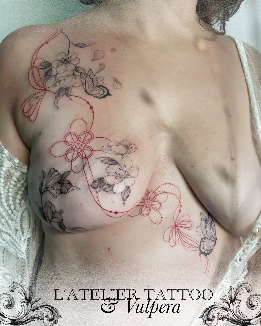 Tatouage de masquage de cicatrices post mastectomie r&eacute;alis&eacute; par @vulpera_ 
De la l&eacute;g&egrave;ret&eacute; et de la f&eacute;minit&eacute; avec les fleurs de cerisier 🌸 et les papillons 🦋, de la chance avec les omamori pour une be