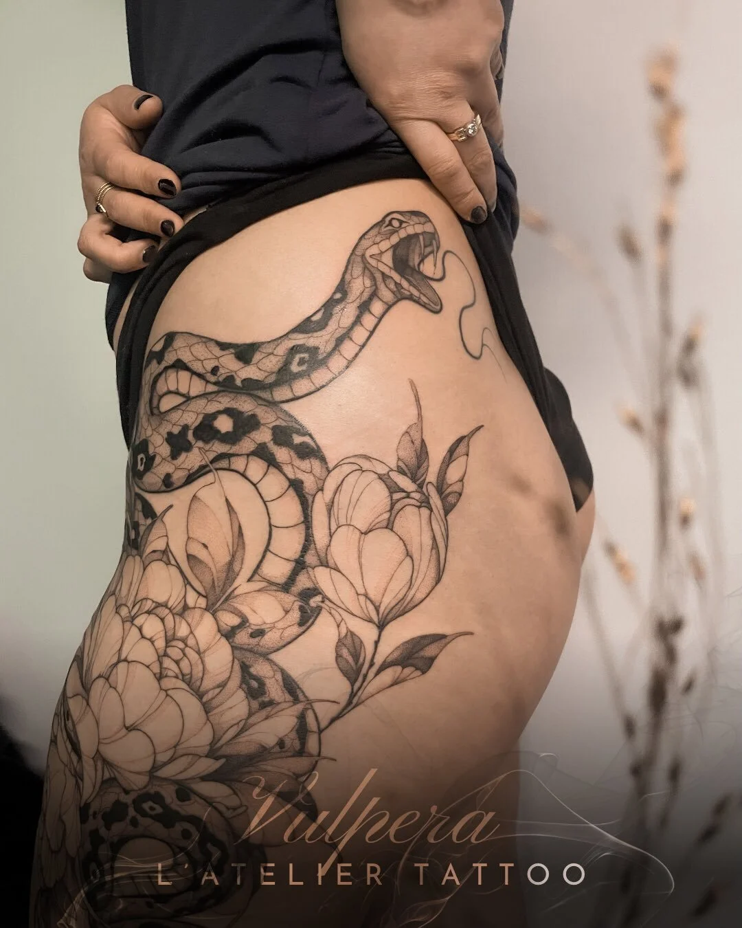 ❖ Snake and peony ❖

Tatouage r&eacute;alis&eacute; par @vulpera_ 

@probodysupply 
@caenjaimemapeau 

#snaketattoo #peonytattoo #tatouageserpent #finelinetattoo #lyontattoo