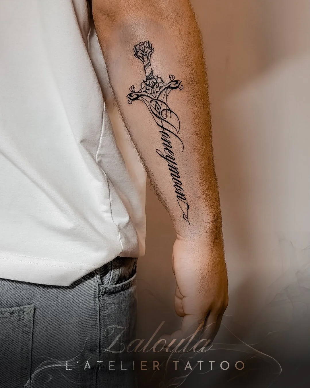 &Eacute;p&eacute;e ornementale

Tatouage r&eacute;alis&eacute; par @zaloula_ 

@probodysupply 
@caenjaimemapeau 

#swordtattoo #ornementaltattoo #tatouageartnouveau #artnouveaustyle #lyontattoo