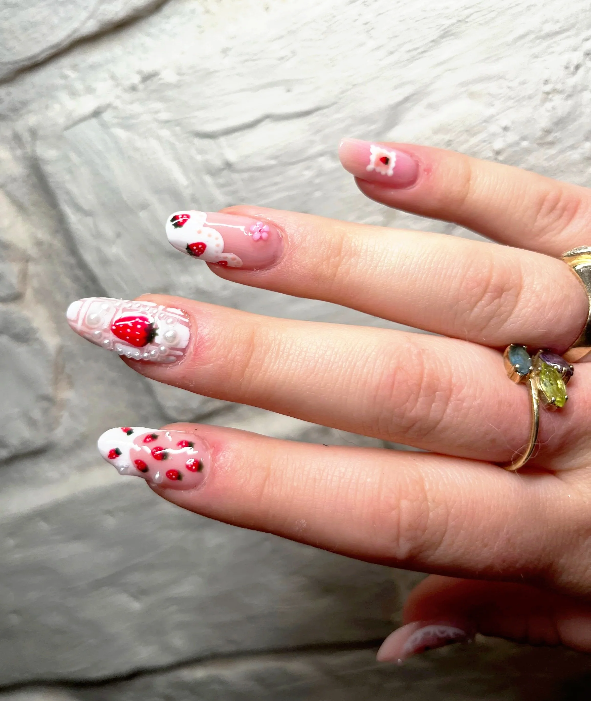 rallongement au pop it nail art fraises à lyon