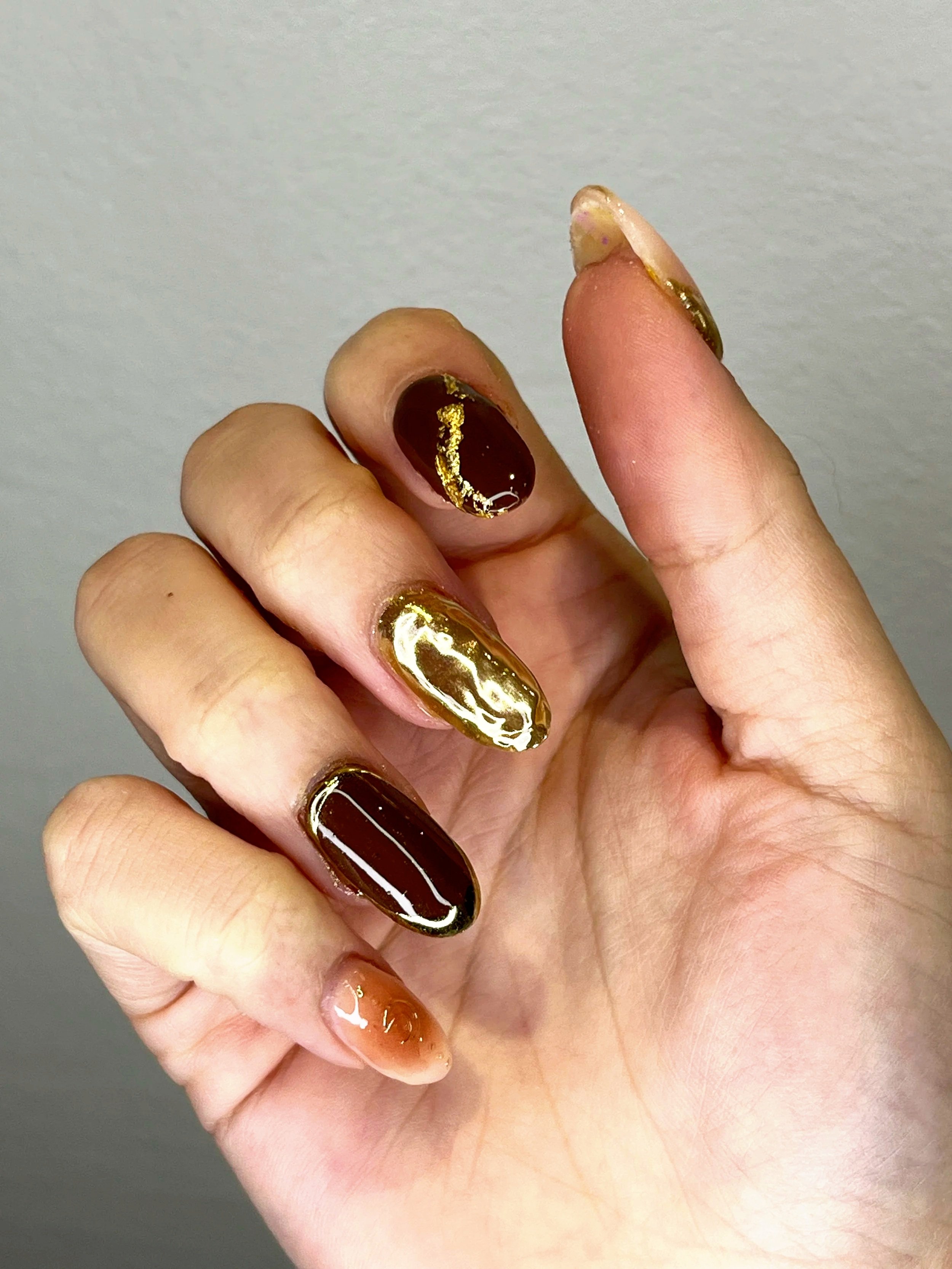 nail art doré et chocolat - remplissage gel ongles à lyon
