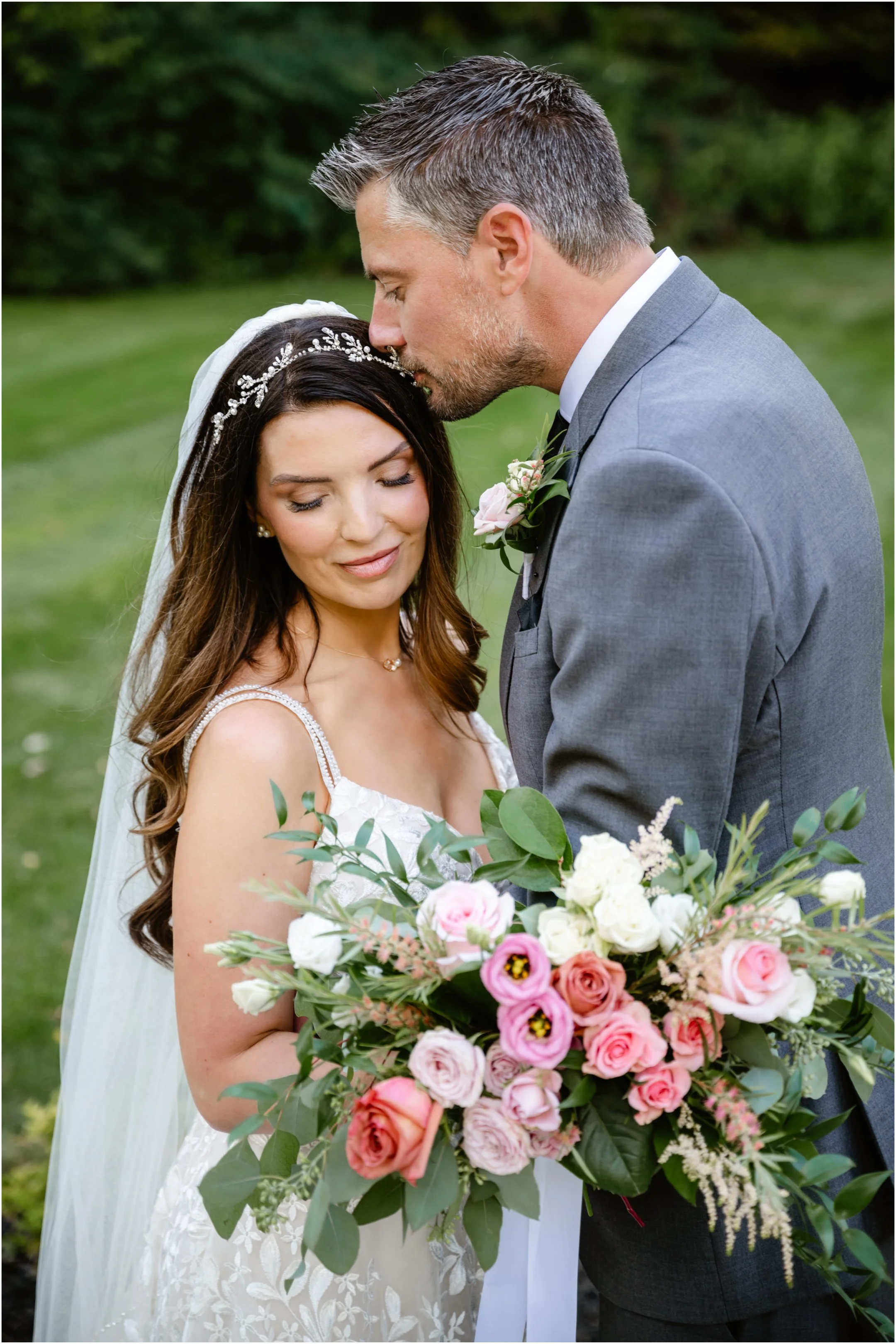 12 Blush and White Roses Editorial Photos.jpg