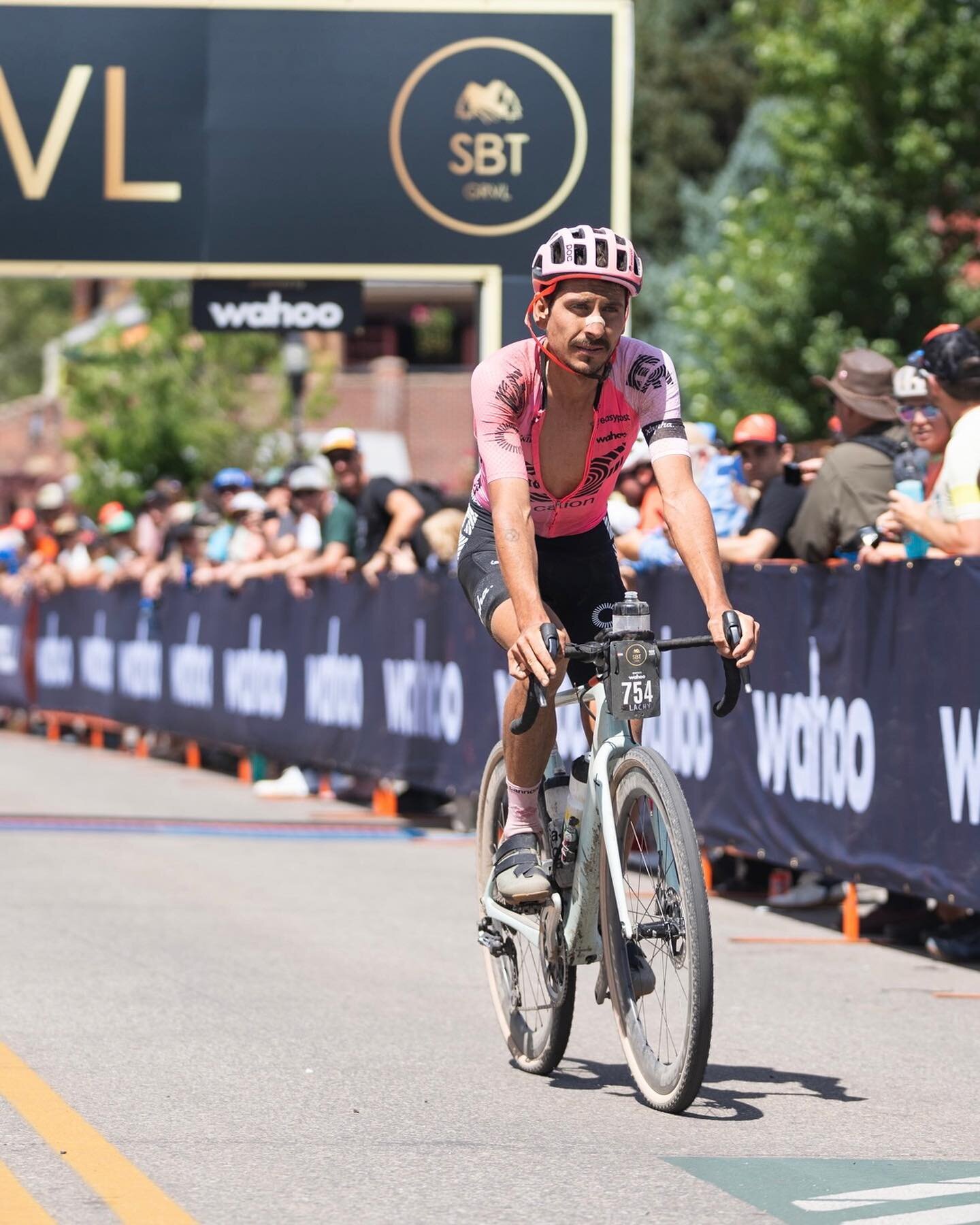 Lachlan has done it! 🙌 #LeadBreckBoatDivide After racing Leadville, winning Breck Epic, and finishing in the money at SBT GRVL, @lachlanmorton headed from Steamboat to Canada and has just finished the 2,745 mile Tour Divide in record time. Here&rsqu