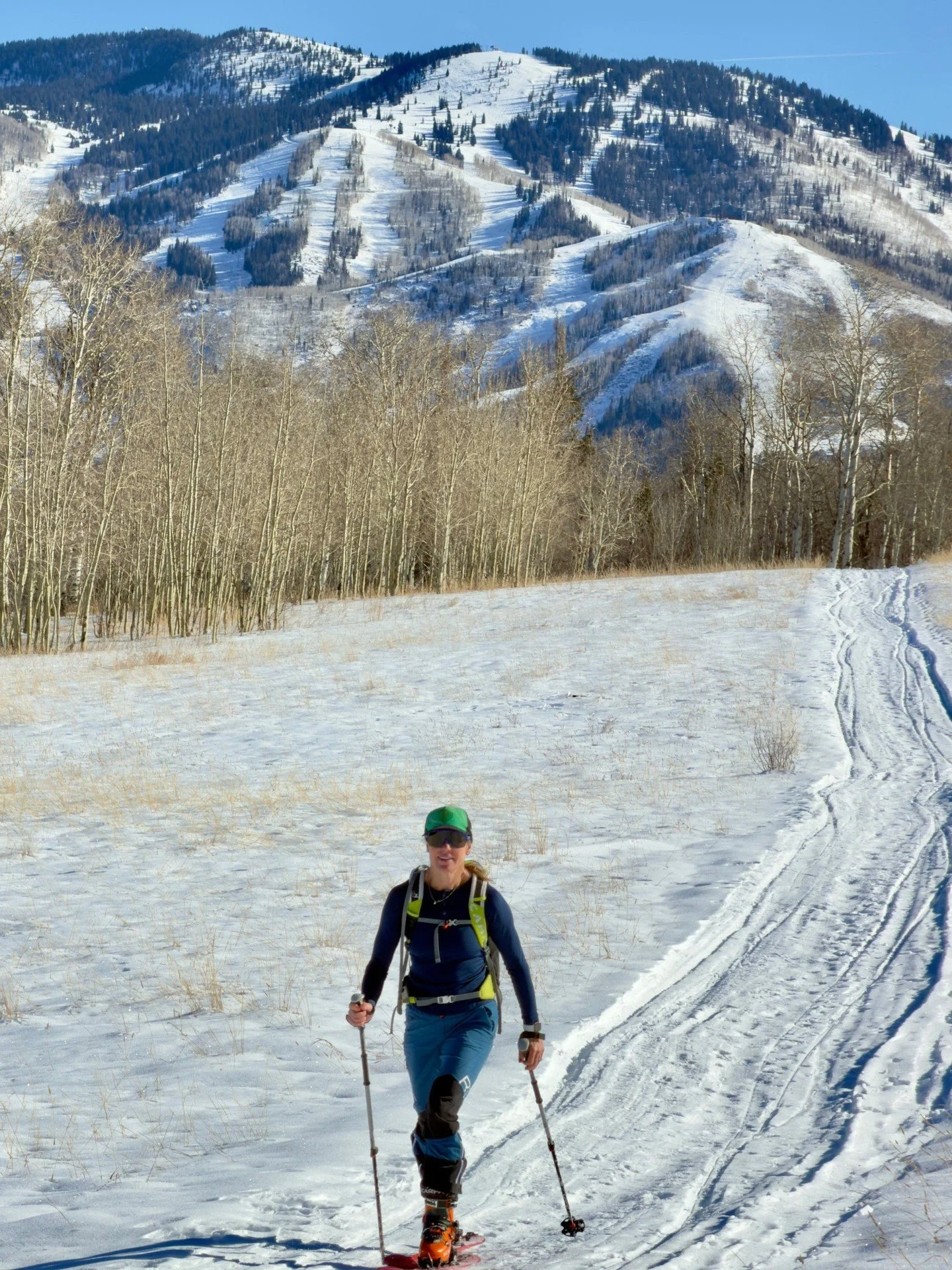 It's hard to love a dry December ❄️🥲 
Current SBT views: dreaming of Champagne powder... but none on the horizon 💭

Can anyone from out of town name this Emerald Mountain Trail? 👇🏼