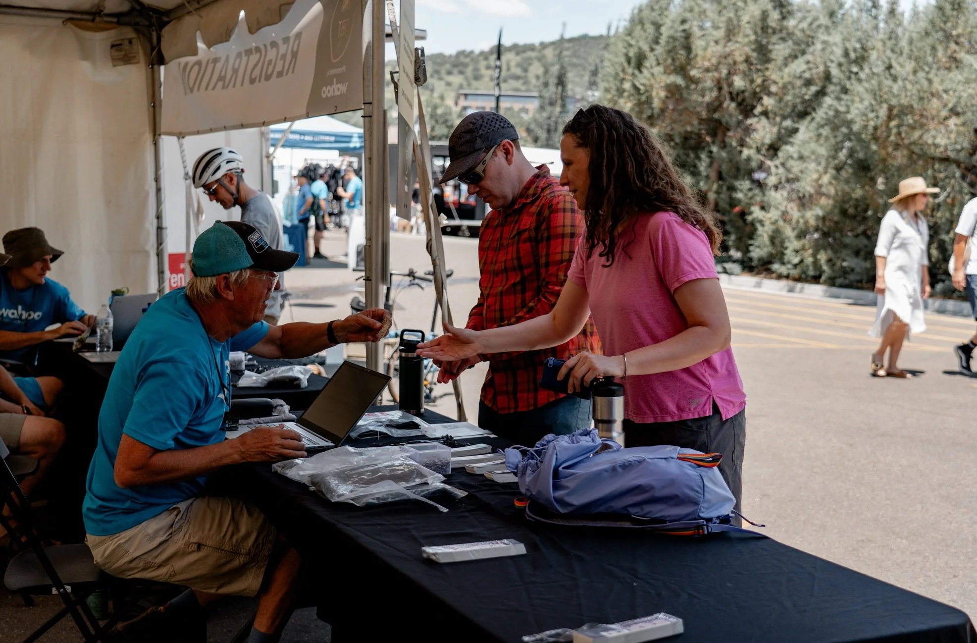The first sign that race weekend is actually here? Picking up your reg bag, brought to you this year by @obermeyerwealth.

They know a thing or two about taking care of your financial future so you can focus on the bigger picture, like logging more m