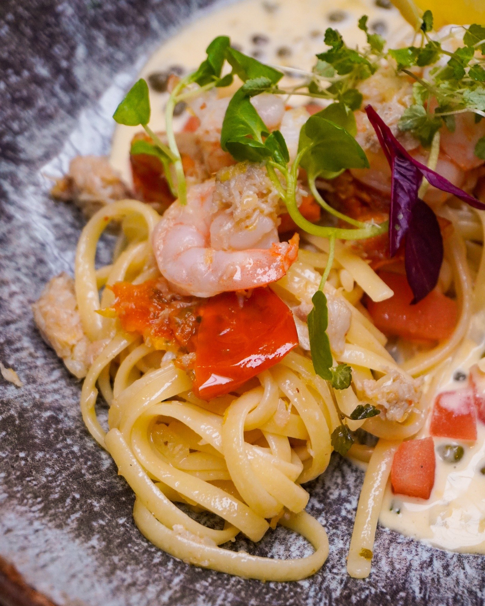 Prawn and crab Linguine from our lunch menu 🍽

Served with Charred lemon, garlic and sun-blushed tomatoes and garlic focaccia, it's a delicious taste of the sea 😋🦀🍅🧄

Available from 12pm.

#tynemouth #tynemouthbars #tynemouthfood #tynemouthresta