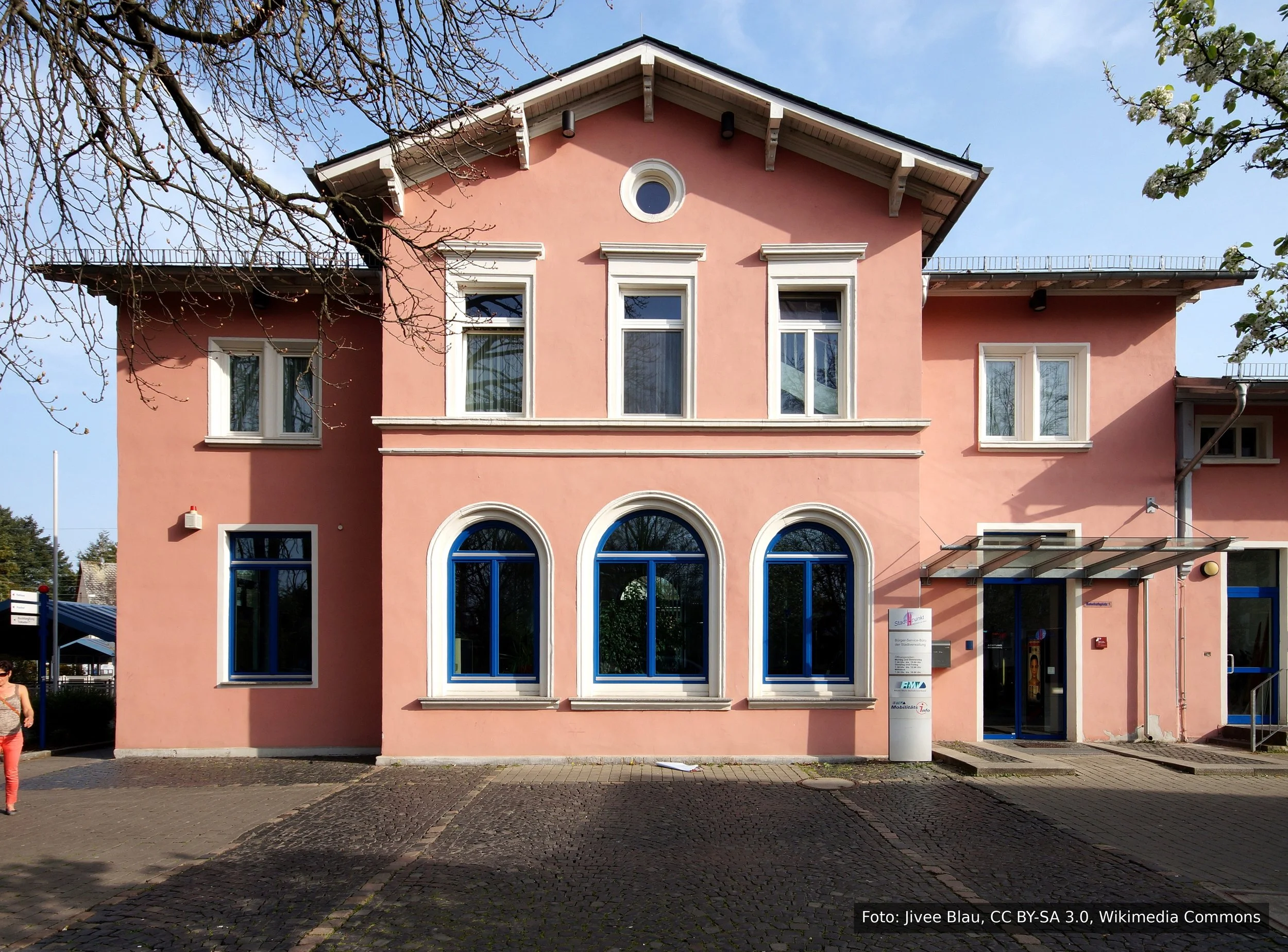 Historisches Bahnhofsgebäude in Hattersheim am Main, Ausgangspunkt der S-Bahn-Verbindung nach Frankfurt