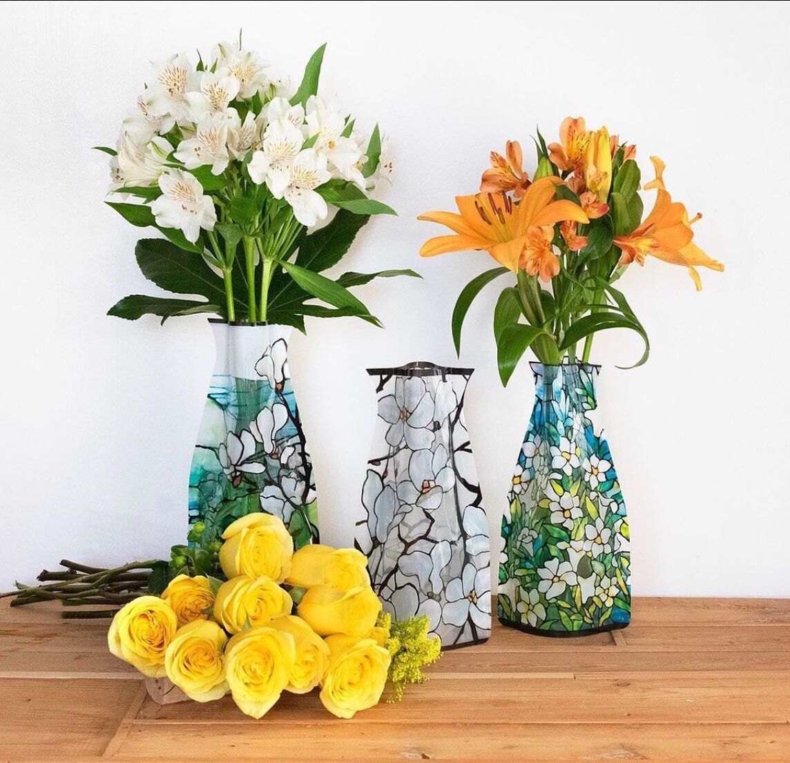 Looking for a unique gift&mdash;that is useful and fun? These vases are perfect for someone who loves flowers and art ✨

Happy Weekend 🌼

#perSimmons #localgiftshop #norwellma #artinspiredvases #flowervases