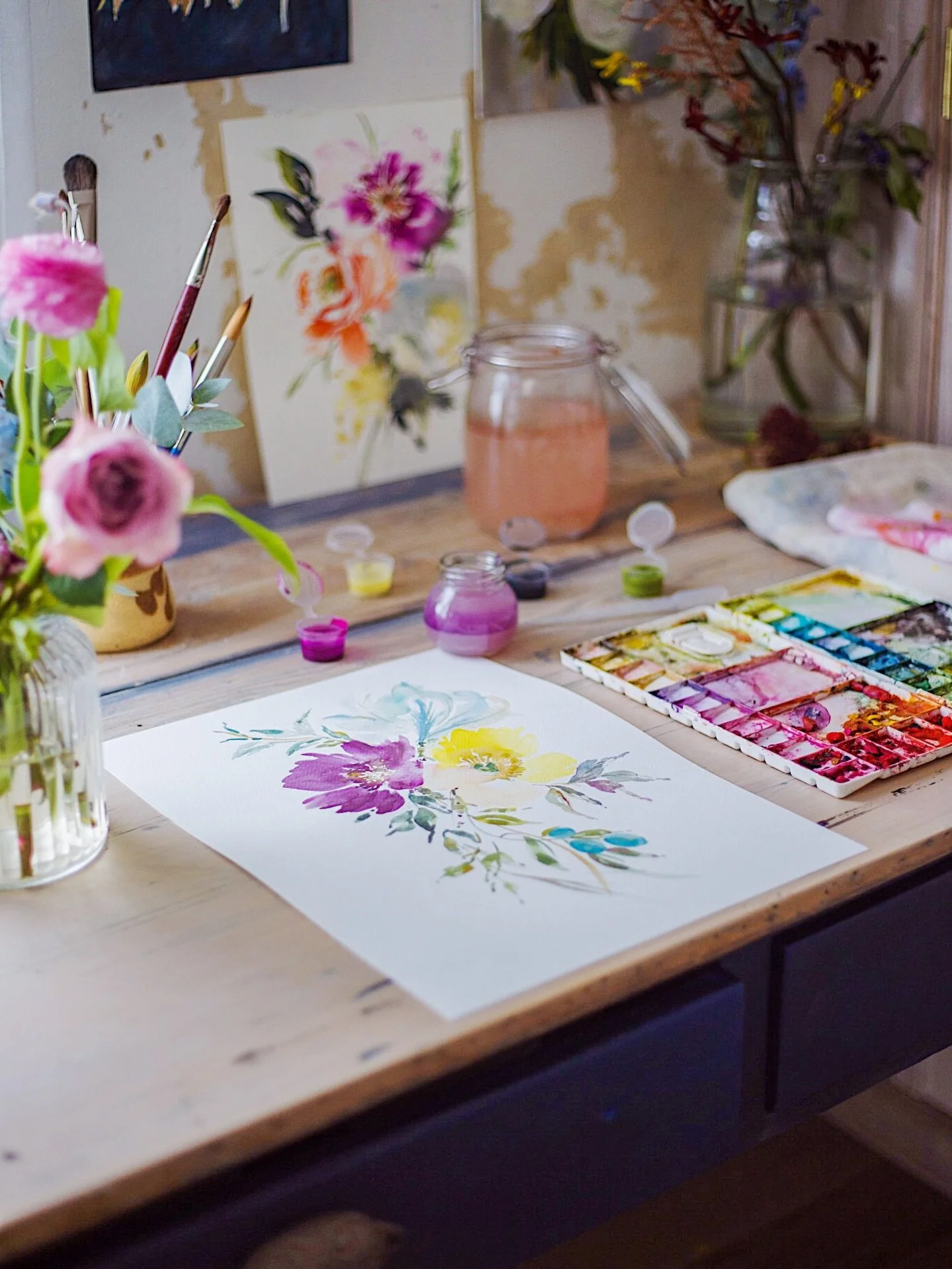 I&rsquo;m the kind of girl that likes to have a full and messy desk&hellip;My painting table is actually a farmhouse style vintage piece. It&rsquo;s a proper dining table that could seat 6 people that I purchased from an antique store, and it pretty 