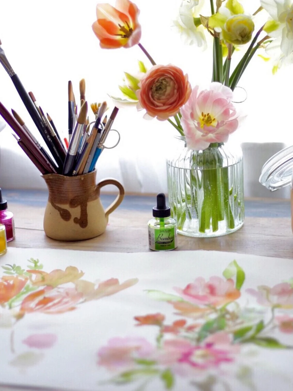 Nothing quite like fresh florals on my desk when I paint&hellip;unfortunately I don&rsquo;t have flowers on my desk as much as I would like, so I treasure them when I do ✨😉