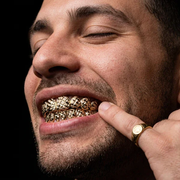 Solid Gold Diamond Cut with Diamond Dust Grillz 2.webp