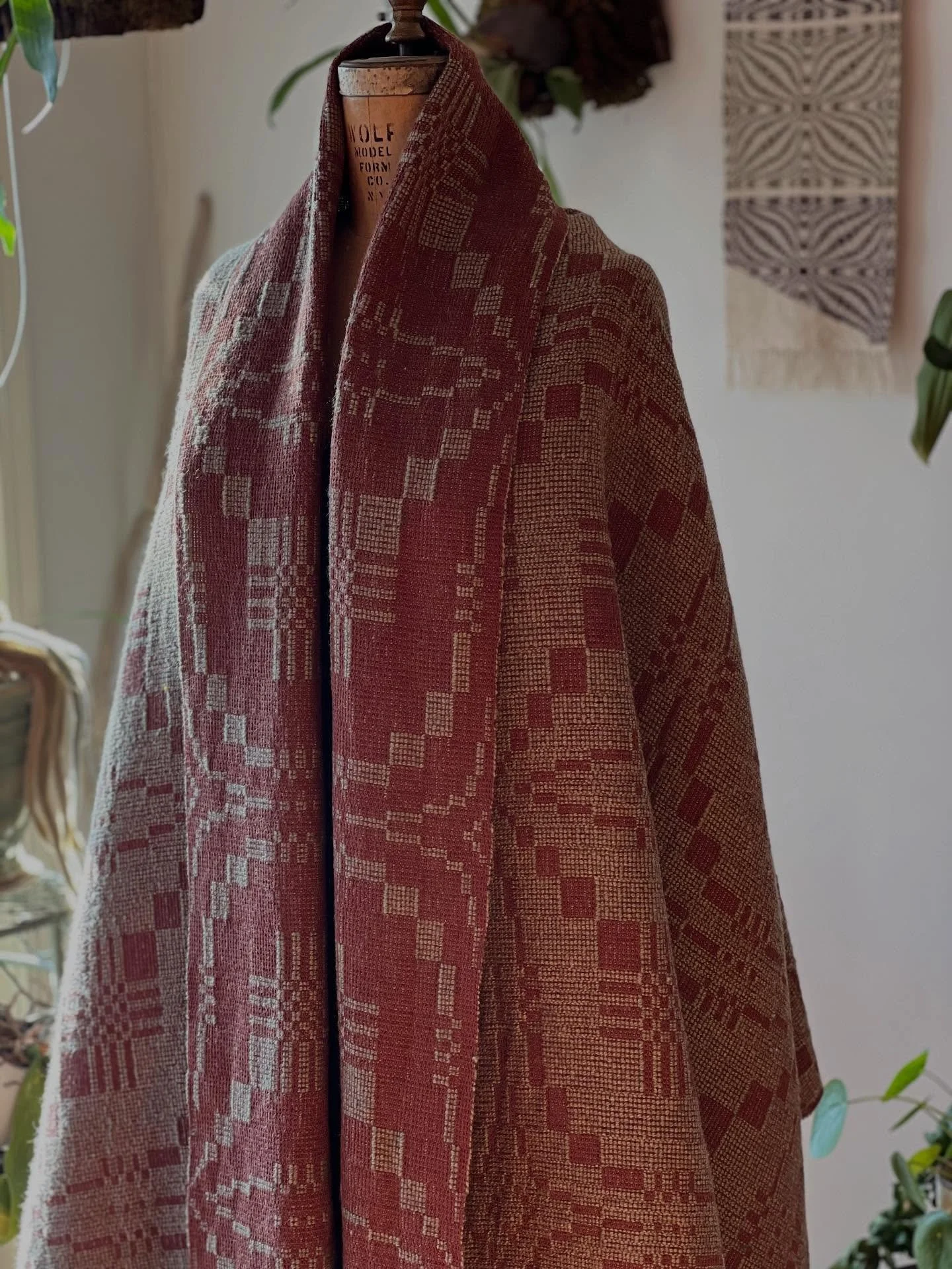 Summer and Winter coverlet blanket/shawl. Another really special piece. cotton and wool. 
.
.
.
#coverlet #blanketshawl #throw #hygge #cozy #handwoven #handmade #kmwon