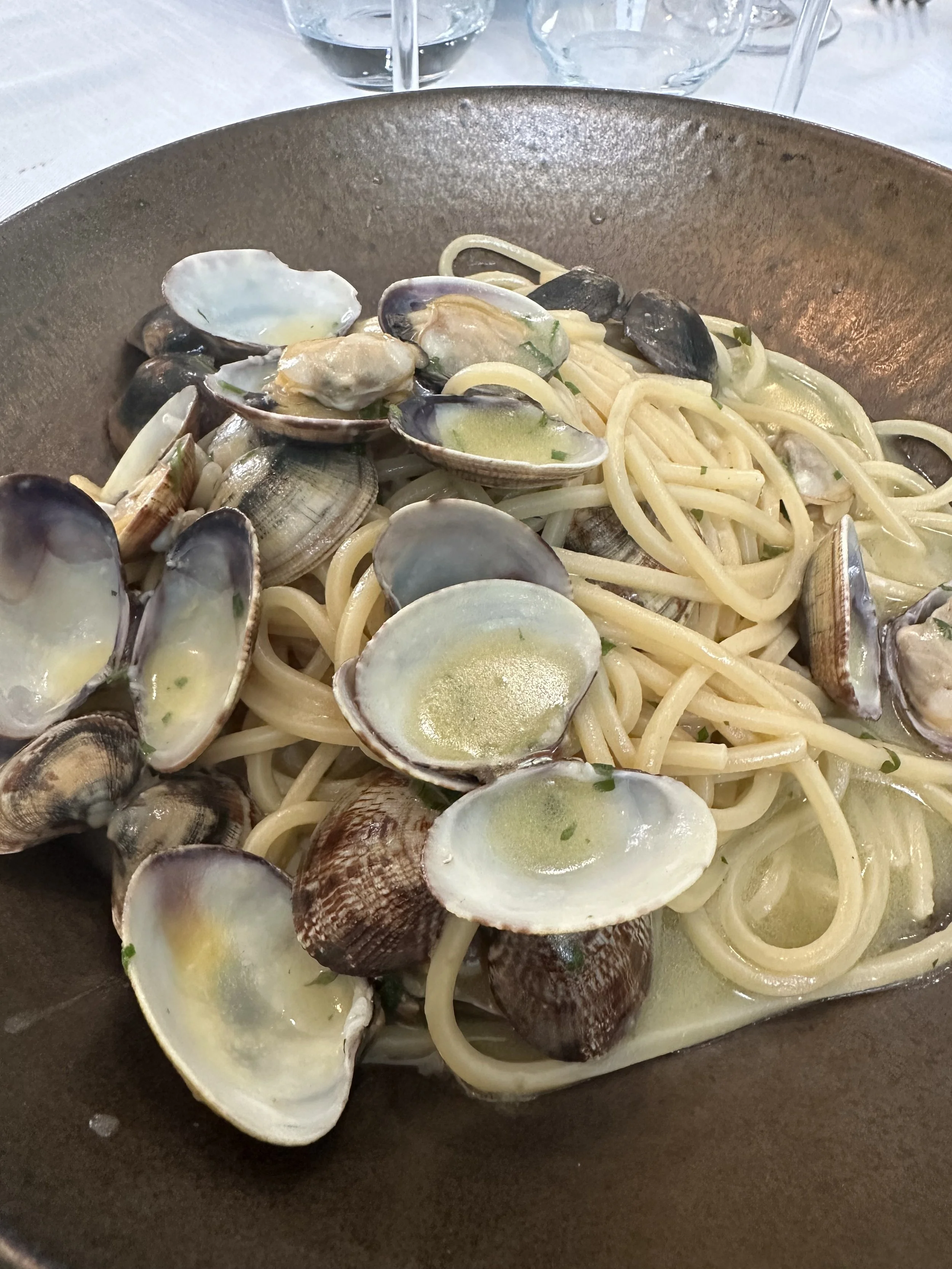 One of my favorite dishes - Spaghetti a la vongole (Spaghetti with White Clam Sauce)