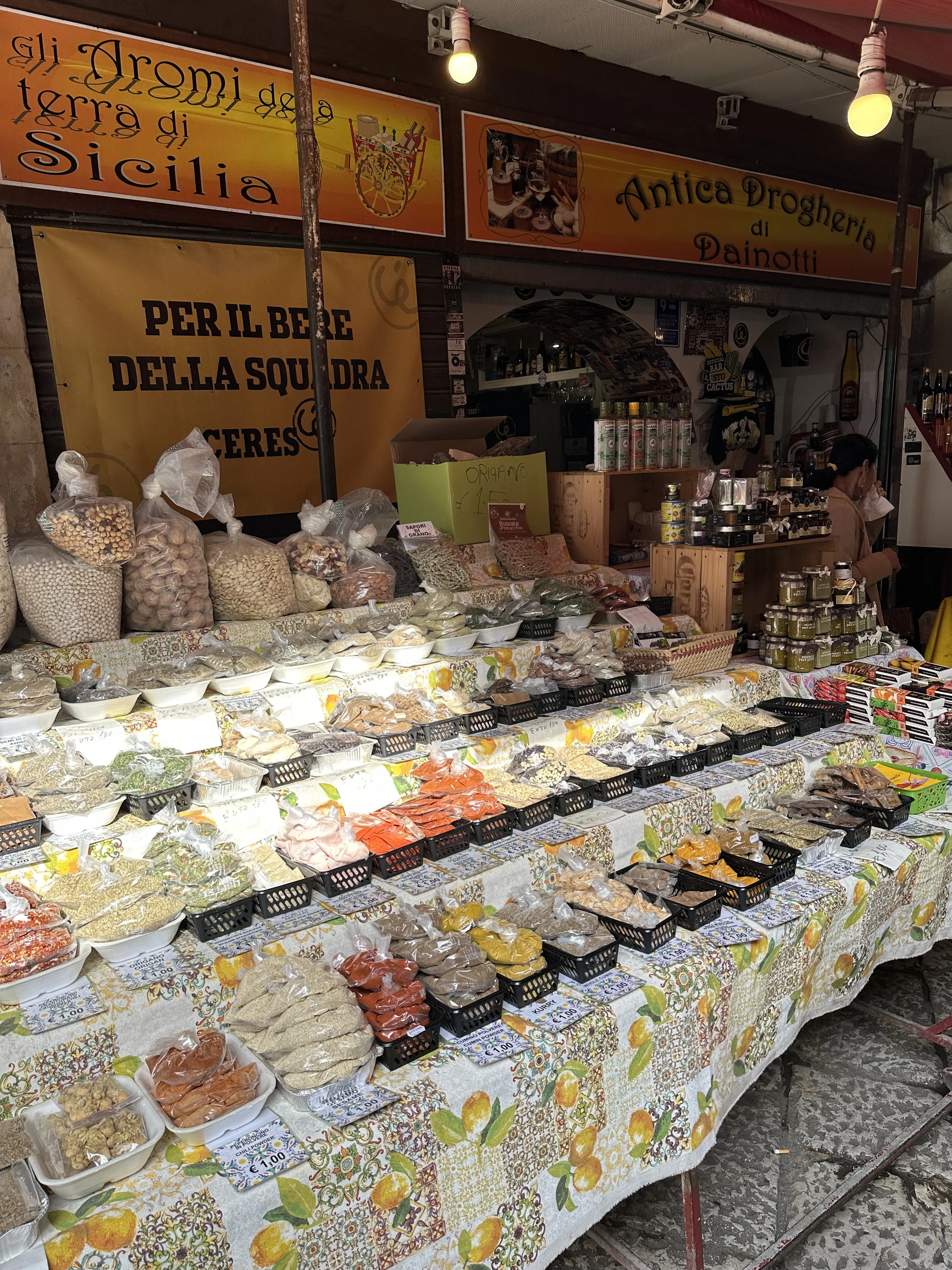 I could spend all hours of everyday walking around the market