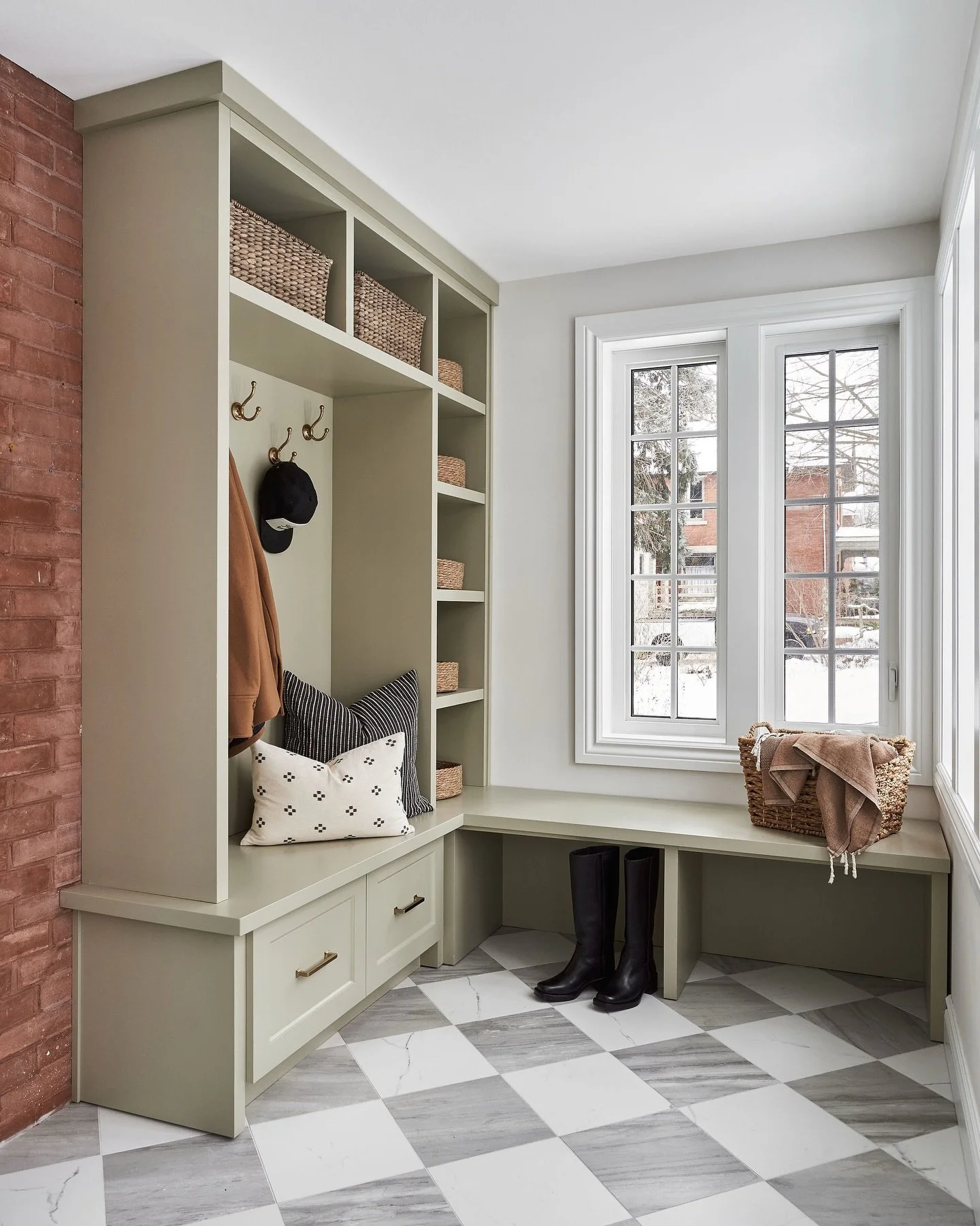 It&rsquo;s no secret we love green around here! From rich velvets to soft sage walls, here are a few projects that embrace the colour of the day.  Happy St. Patrick&rsquo;s Day!

#interiordesign
#greeninteriors