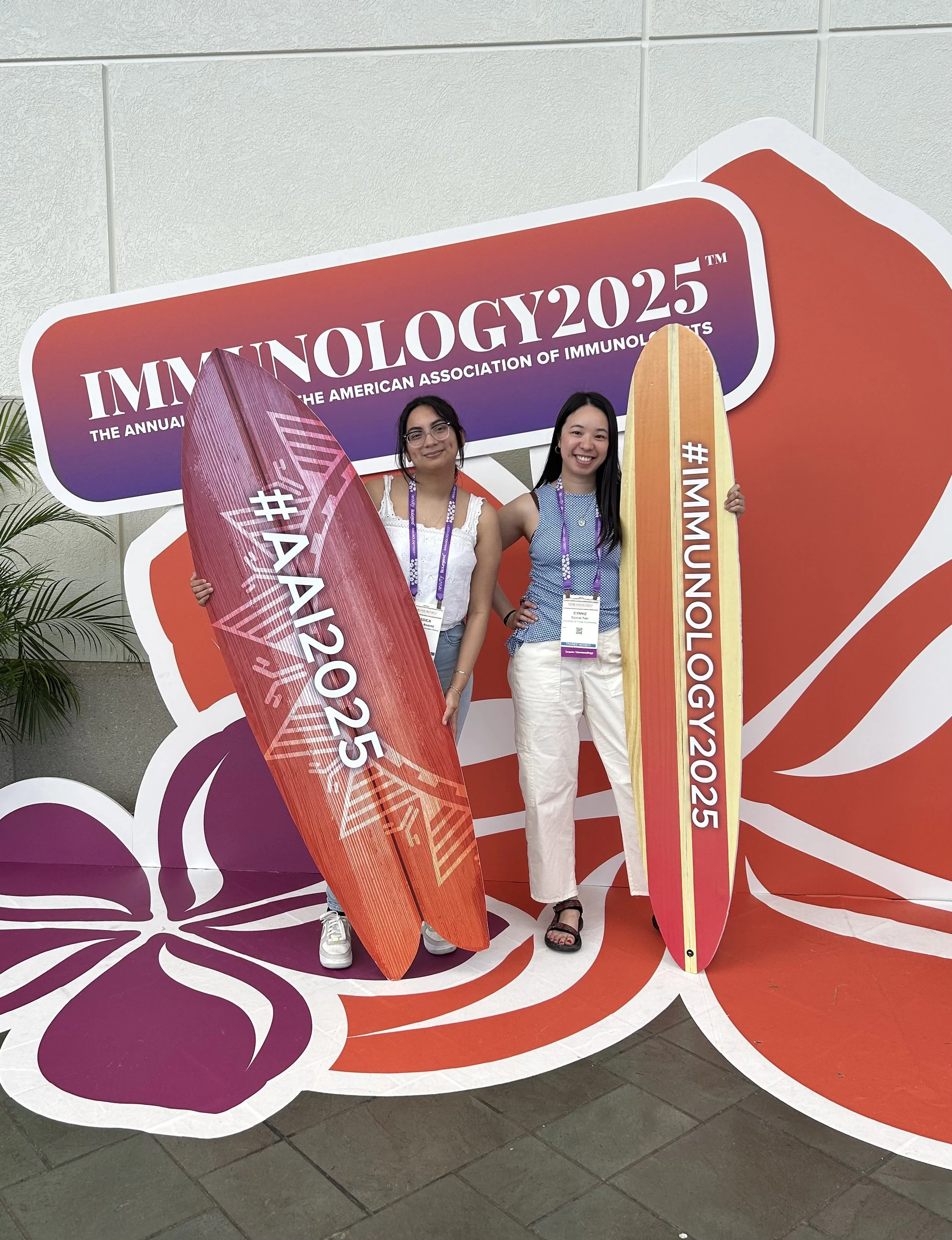 Jessica and Cynnie in Hawaii!