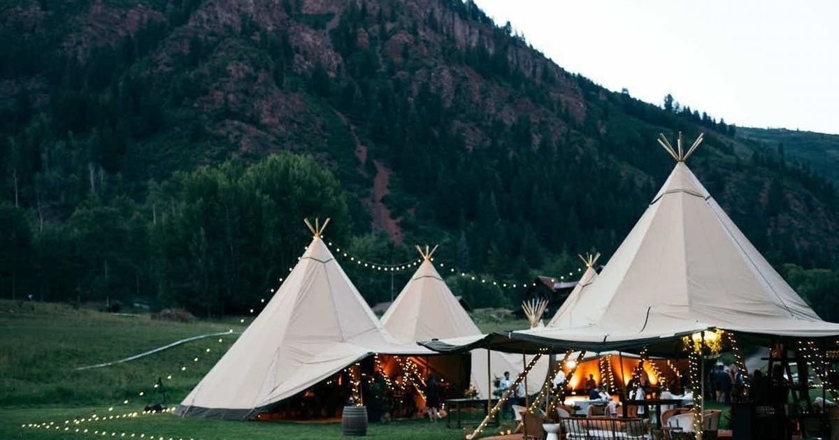 Coolest-Camp-Wedding-Venues-in-the-US-T-Lazy-7-Lodge.jpeg