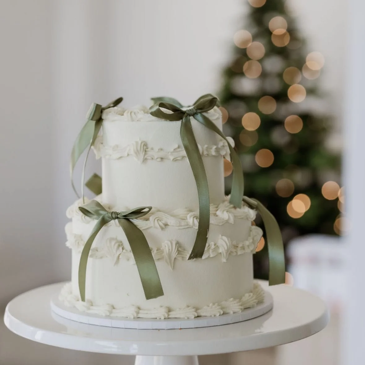 ONE YEAR!! 🤍 Here are a few highlights from our first year in this wonderful space. Behind it all was a lot of growth, decision-making, new staff members, new treatments, exciting collaborations, challenges and countless moments of laughter. Nearly 