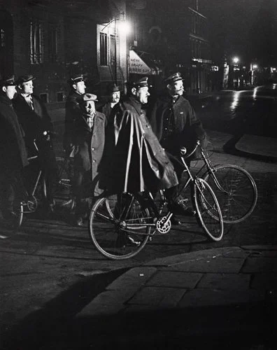brassai-gyula-halasz_police-round-up-paris-812x1024.jpg