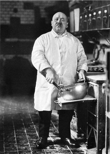 12.-August-Sander-Pastry-Cook.jpg