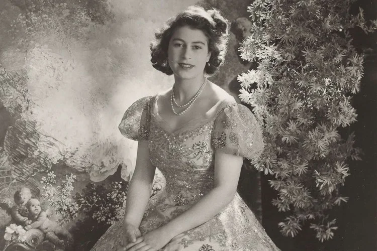 Cecil-Beaton-queenelizabeth.jpg