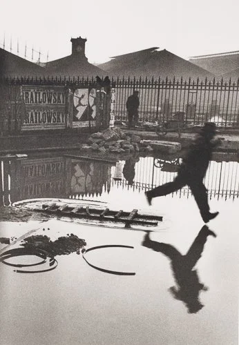 henricartierbresson-2020_NYR_18978_0026_000(henri_cartierbresson_behind_the_gare_st_lazare_paris_1932020239).jpg