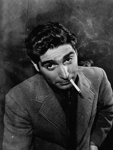 robertcapa-05881461-e1571079606785-768x1024.jpg