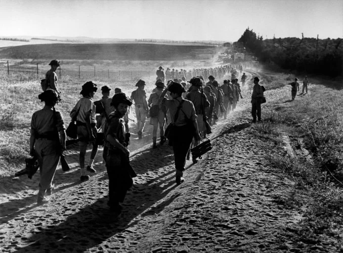 robertcapa-par10090-overlay.jpg
