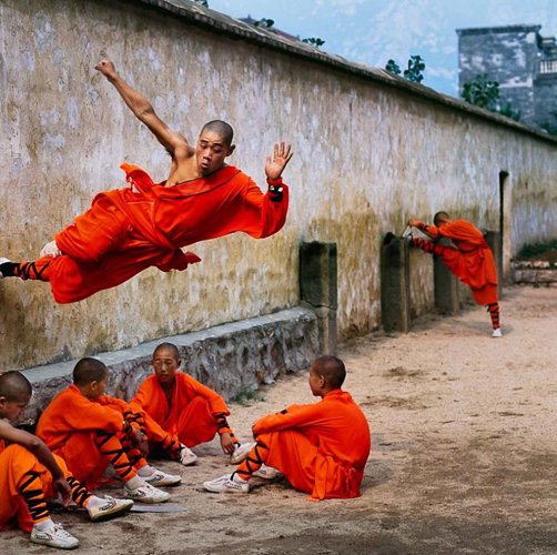 stevemccurry-jumpingmonks-Steve-McCurry.jpg